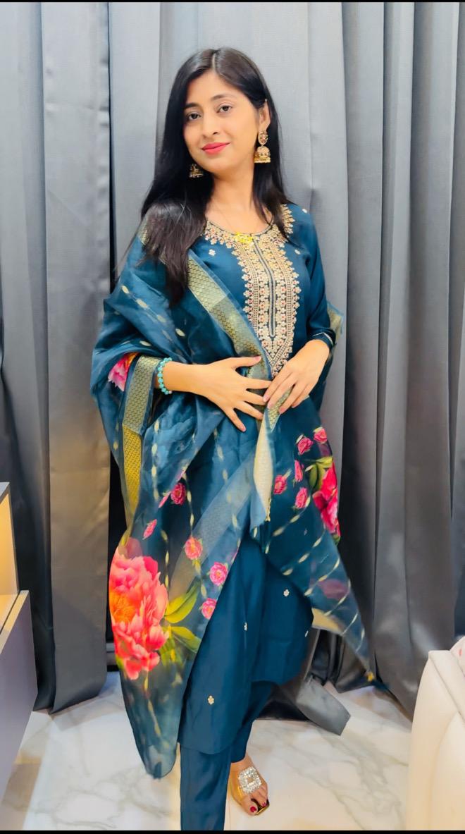 Silk Blend Attractive suit with Organza Dupatta